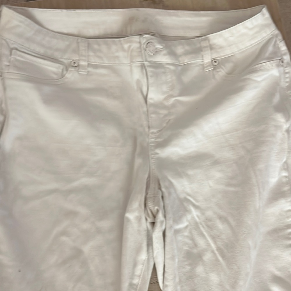 Maurice’s white skinny jeans  size xl-r
